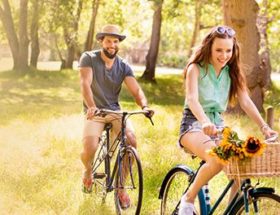 couple on bicycles