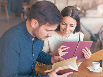 couple in cafe reading books